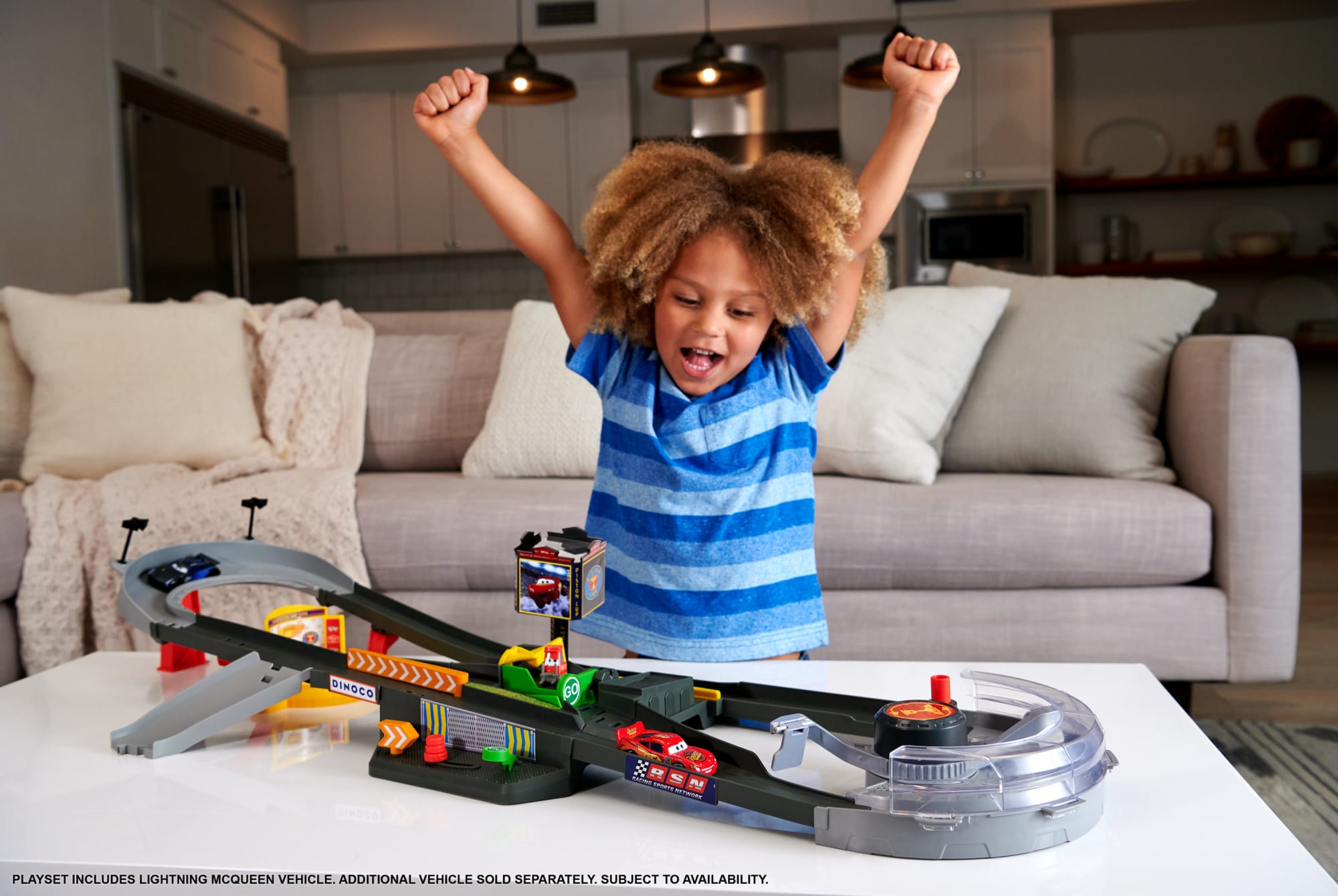 Disney · Pixar Cars-Circuit Course Piston Cup-Avec Voiture 1/55