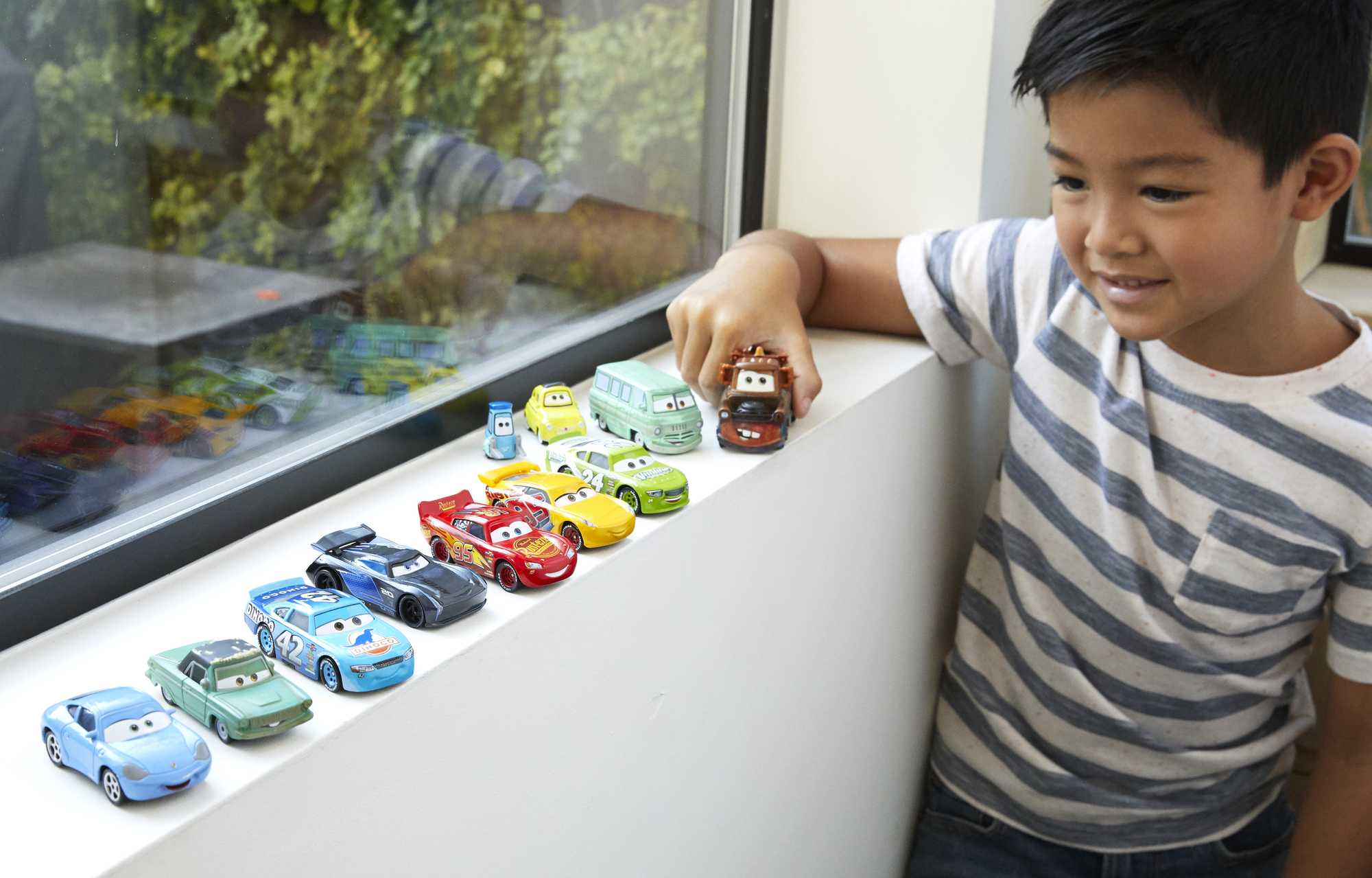 Disney And Pixar Cars Mack Hauler, 13-Inch Toy Transporter Truck With Ramp & Carry Storage For 12 Vehicles, Gift For Kids Ages 4 Years Old & Up