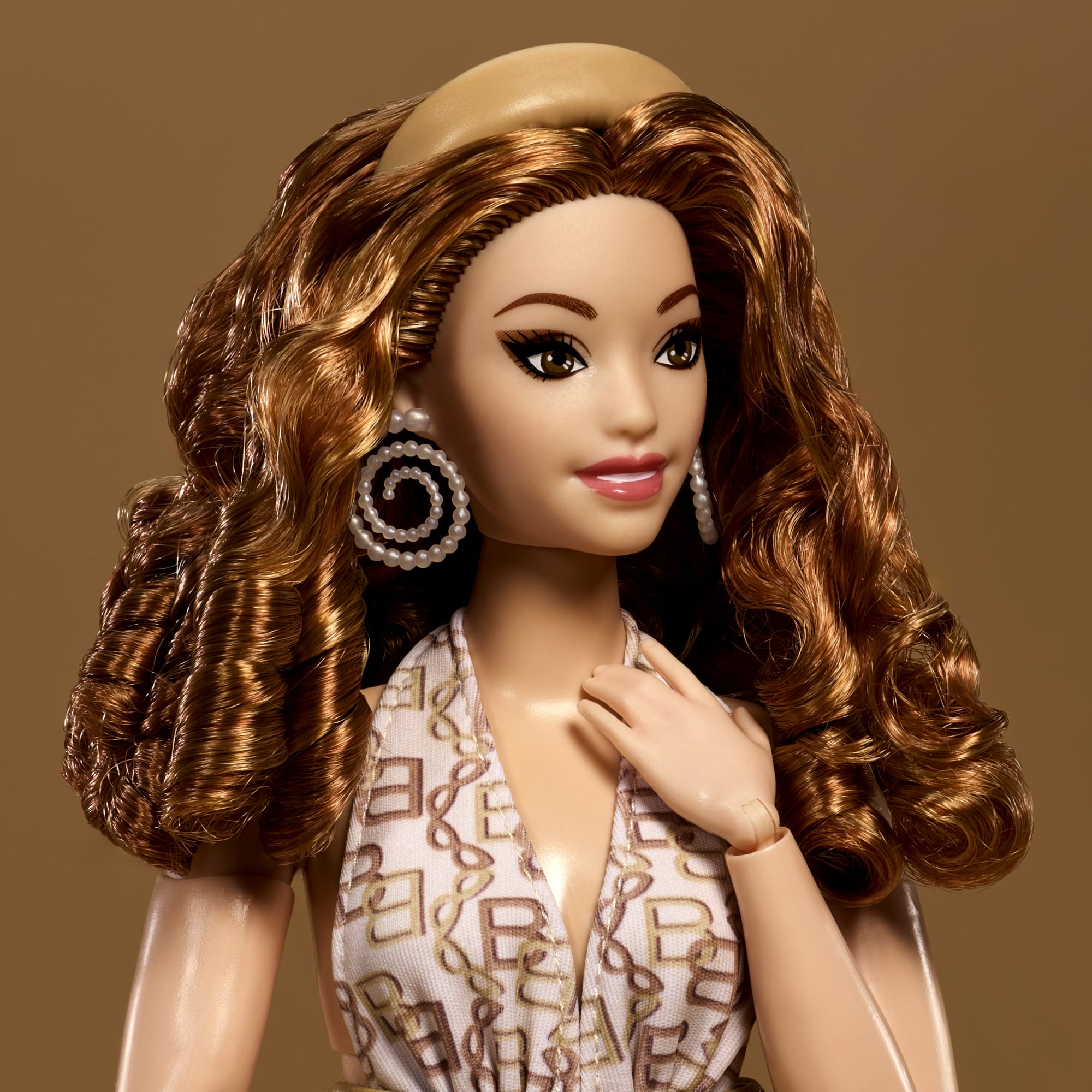 Barbie You Create Barbie Basics Neutral Kit 003, Poupée Mannequin Personnalisable et Vêtements Universels